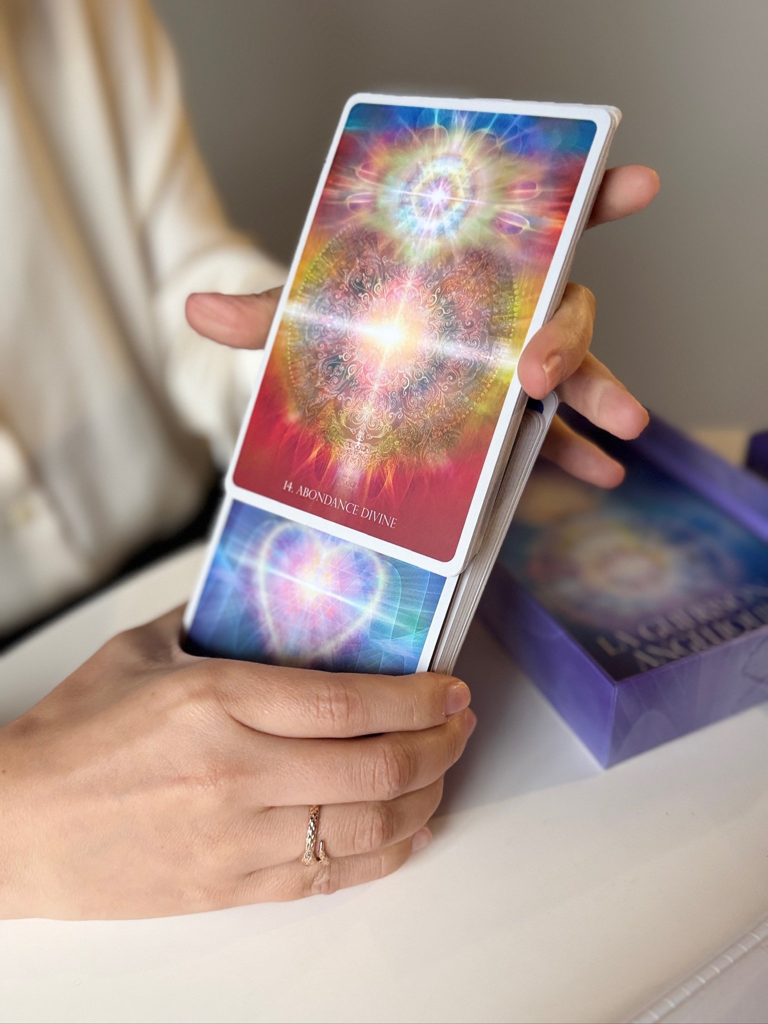 Abanico de cartas angelicales