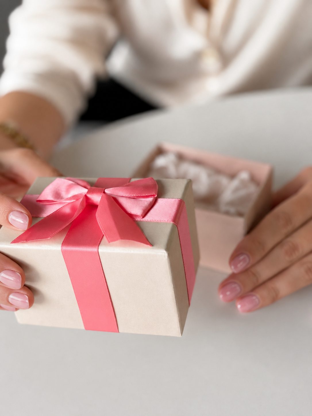 Regalo con péndulo de cuarzo rosa